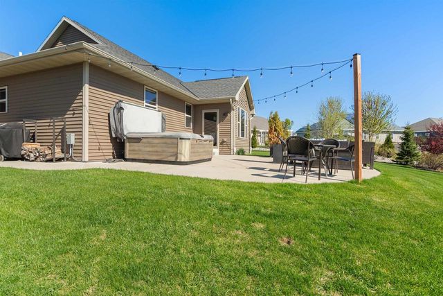 1342 BUCKYS, Howard, WI 54313