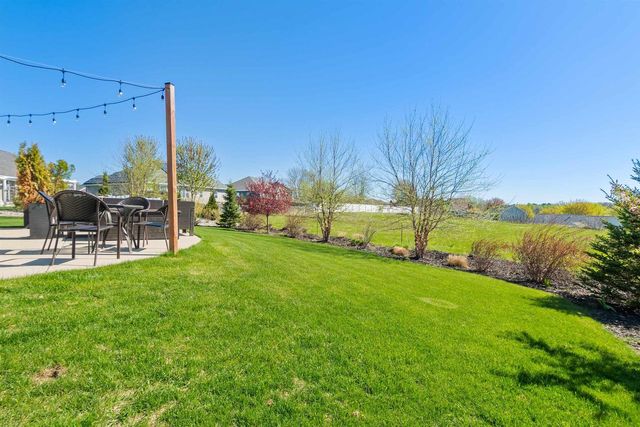 1342 BUCKYS, Howard, WI 54313