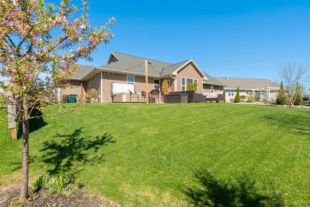 1342 BUCKYS, Howard, WI 54313