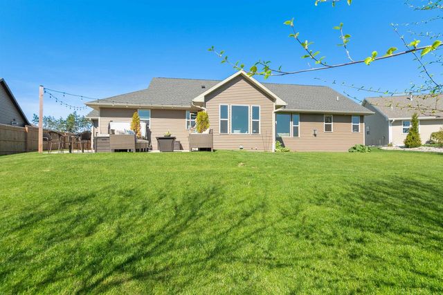 1342 BUCKYS, Howard, WI 54313