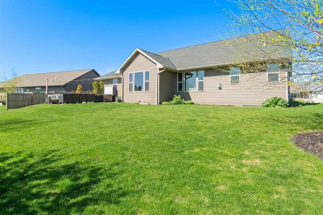 1342 BUCKYS, Howard, WI 54313