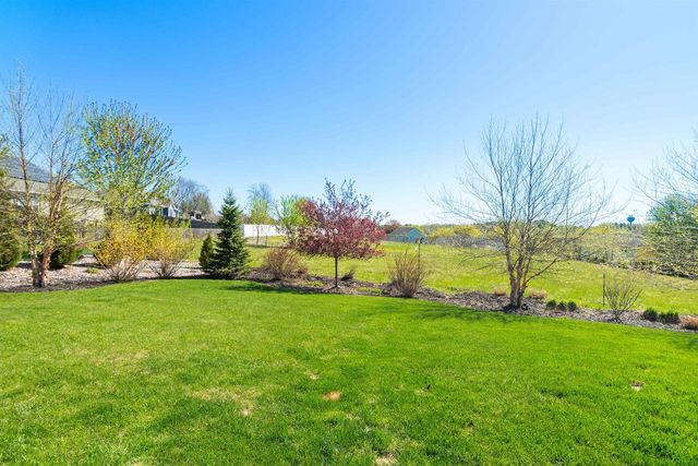 1342 BUCKYS, Howard, WI 54313