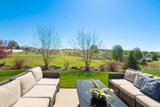 1342 BUCKYS, Howard, WI 54313