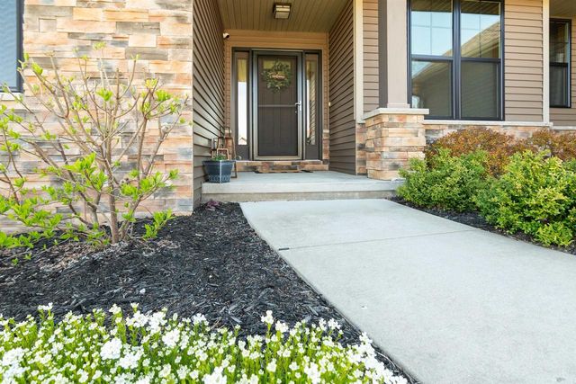 1342 BUCKYS, Howard, WI 54313