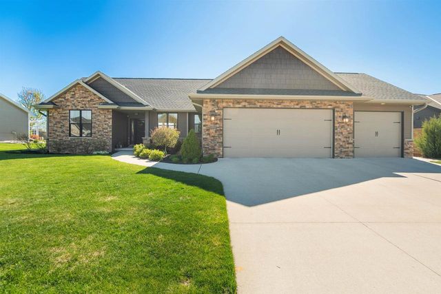 1342 BUCKYS, Howard, WI 54313