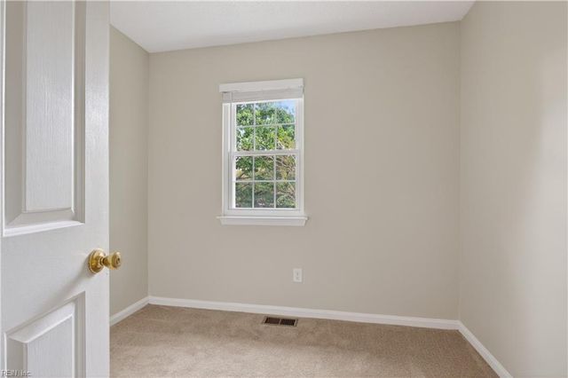 901 Seabreeze CT, Chesapeake, VA 23320