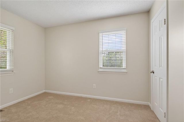 901 Seabreeze CT, Chesapeake, VA 23320