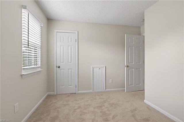 901 Seabreeze CT, Chesapeake, VA 23320