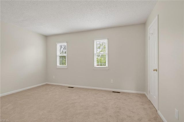901 Seabreeze CT, Chesapeake, VA 23320