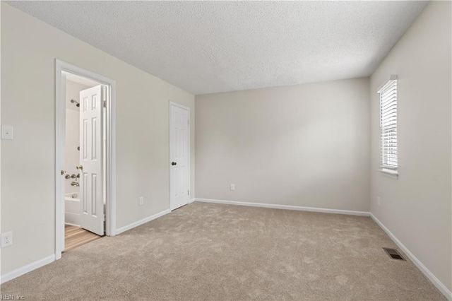 901 Seabreeze CT, Chesapeake, VA 23320