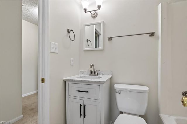 901 Seabreeze CT, Chesapeake, VA 23320