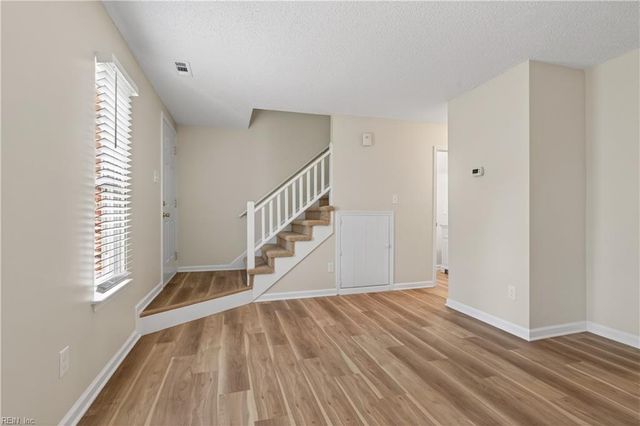 901 Seabreeze CT, Chesapeake, VA 23320