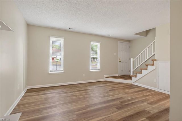 901 Seabreeze CT, Chesapeake, VA 23320
