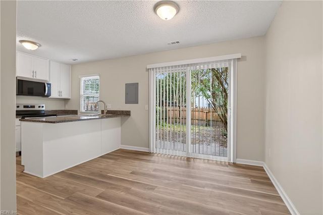 901 Seabreeze CT, Chesapeake, VA 23320