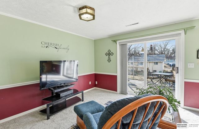 6738 S 81st Street, Ralston, NE 68127