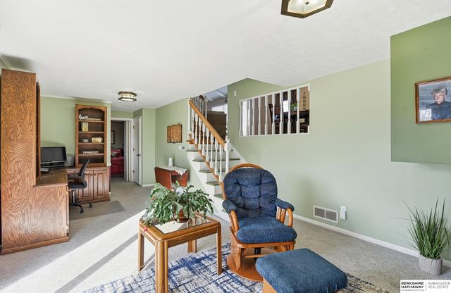 6738 S 81st Street, Ralston, NE 68127