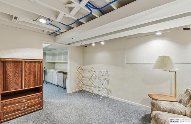 6738 S 81st Street, Ralston, NE 68127