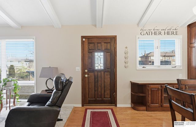 6738 S 81st Street, Ralston, NE 68127