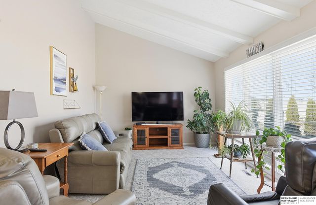 6738 S 81st Street, Ralston, NE 68127