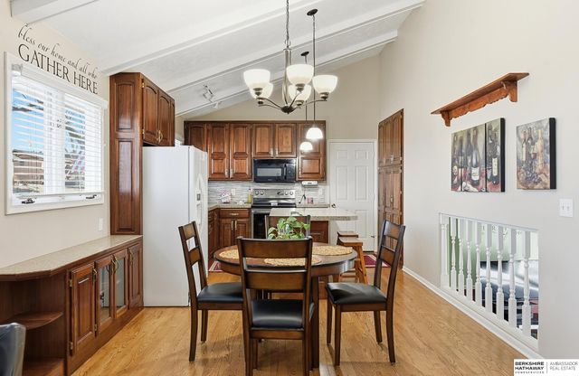 6738 S 81st Street, Ralston, NE 68127