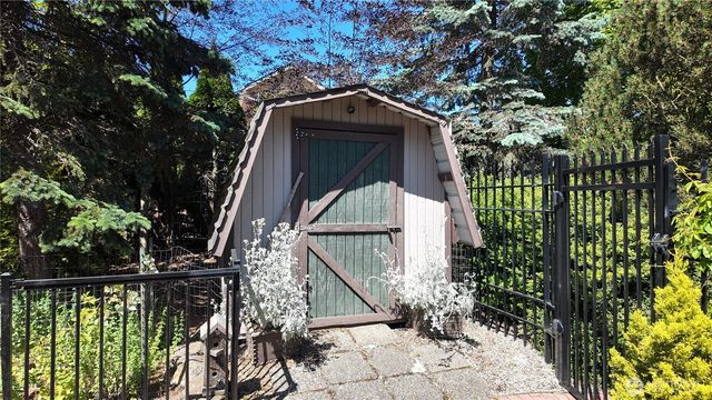 12270 Maple Crest Drive, Burlington, WA 98233