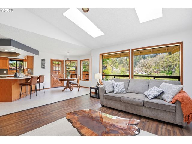 661 K St, Washougal, WA 98671