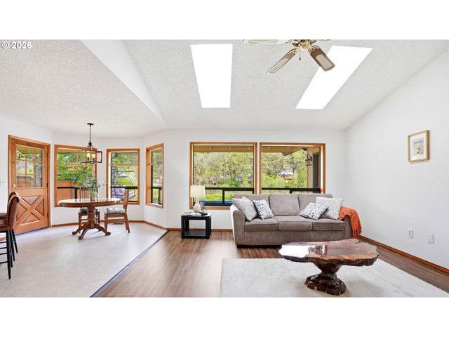 661 K St, Washougal, WA 98671