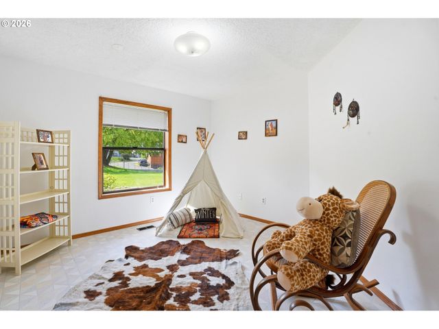 661 K St, Washougal, WA 98671