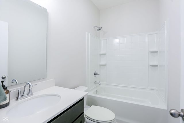 15573 Woodford Drive, Westfield, IN 46074