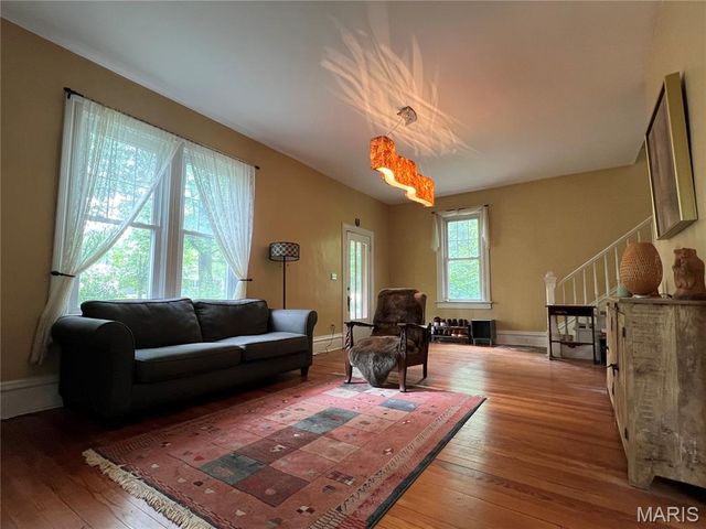 209 E Eldon Street, St James, MO 65559