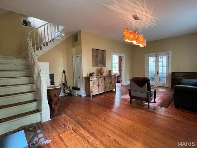 209 E Eldon Street, St James, MO 65559