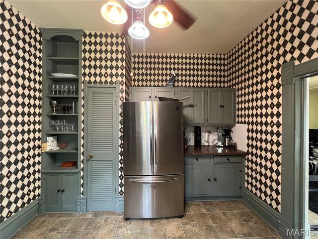 209 E Eldon Street, St James, MO 65559