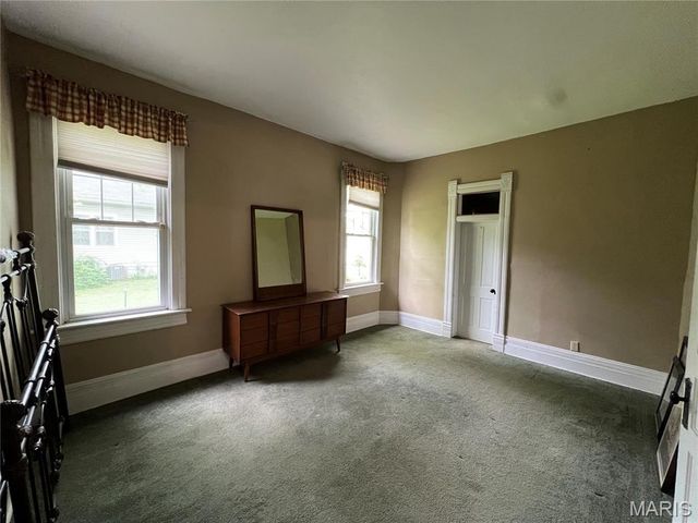 209 E Eldon Street, St James, MO 65559