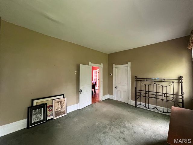 209 E Eldon Street, St James, MO 65559