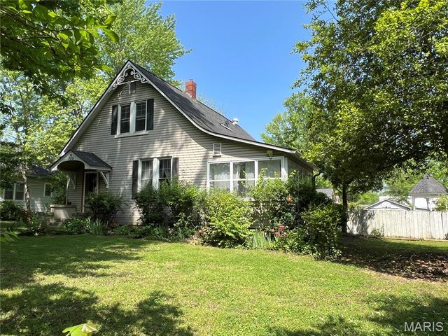 209 E Eldon Street, St James, MO 65559