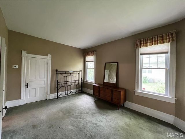 209 E Eldon Street, St James, MO 65559