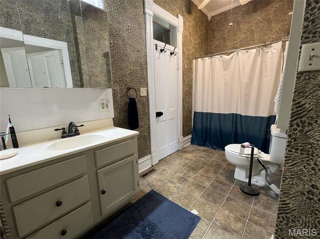 209 E Eldon Street, St James, MO 65559