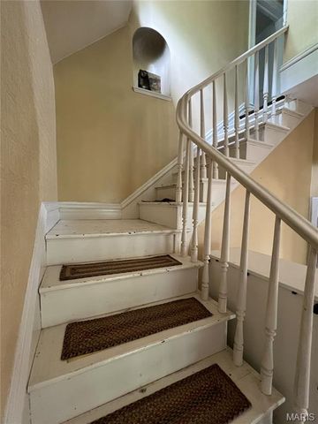 209 E Eldon Street, St James, MO 65559