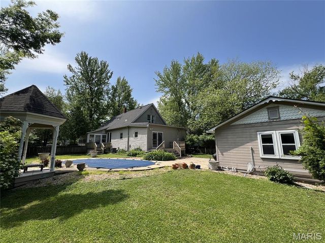 209 E Eldon Street, St James, MO 65559