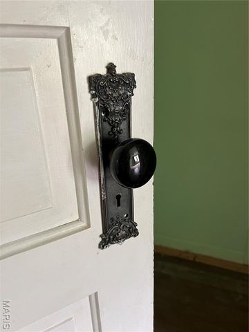 209 E Eldon Street, St James, MO 65559