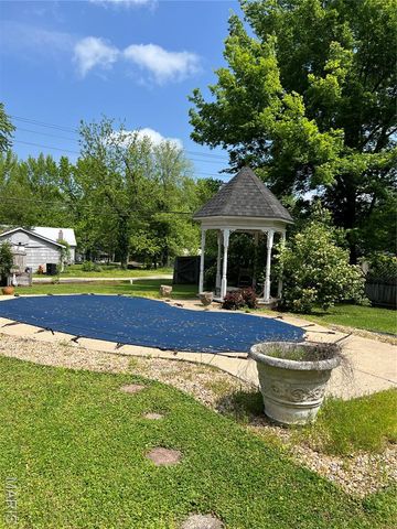 209 E Eldon Street, St James, MO 65559