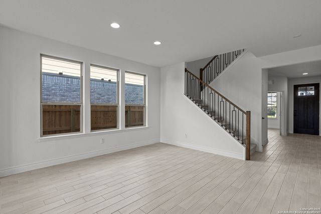 4044 Paddock Trail, Seguin, TX 78155