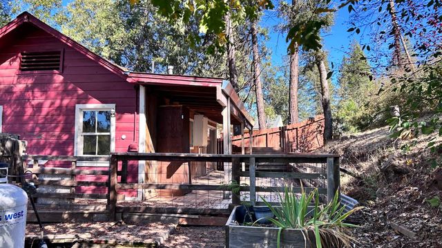 10210 E. Murray Creek Rd., Mountain Ranch, CA 95246