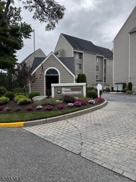 905 River Renaissance 905, East Rutherford Boro, NJ 07073