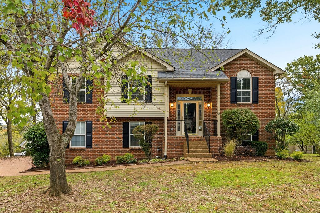 1310 Thrush Dr, Mount Juliet, TN 37122