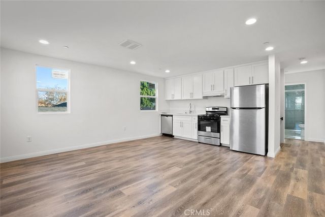 11560 Archwood Street, North Hollywood, CA 91606