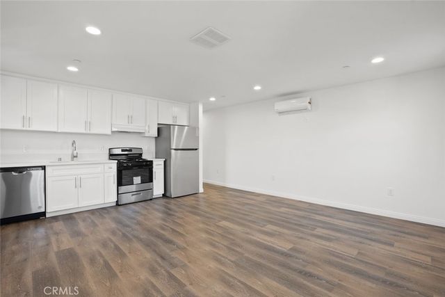 11560 Archwood Street, North Hollywood, CA 91606