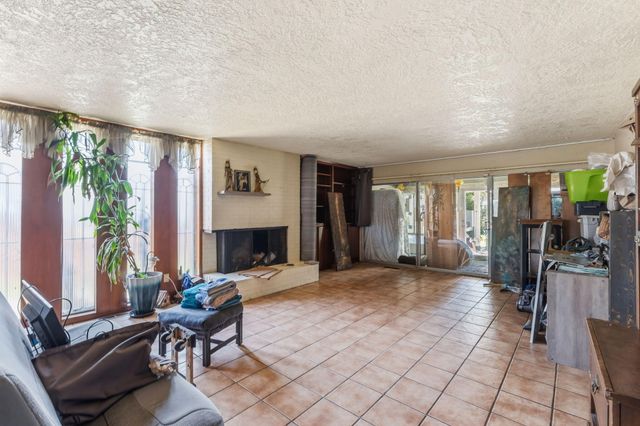 1699 E Academy Avenue, Tulare, CA 93274