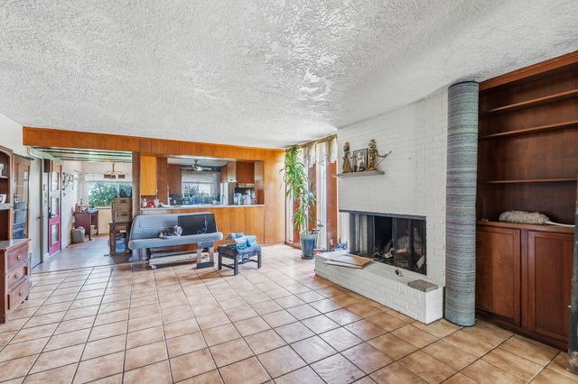 1699 E Academy Avenue, Tulare, CA 93274