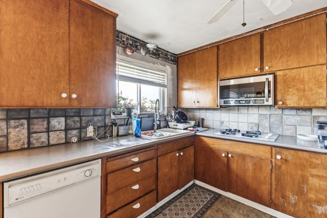 1699 E Academy Avenue, Tulare, CA 93274